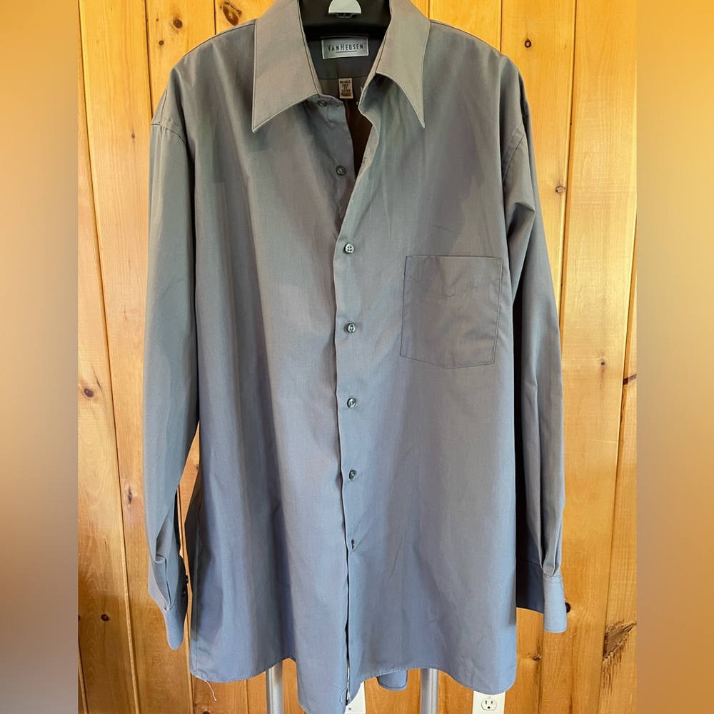 Men’s grey dress shirt